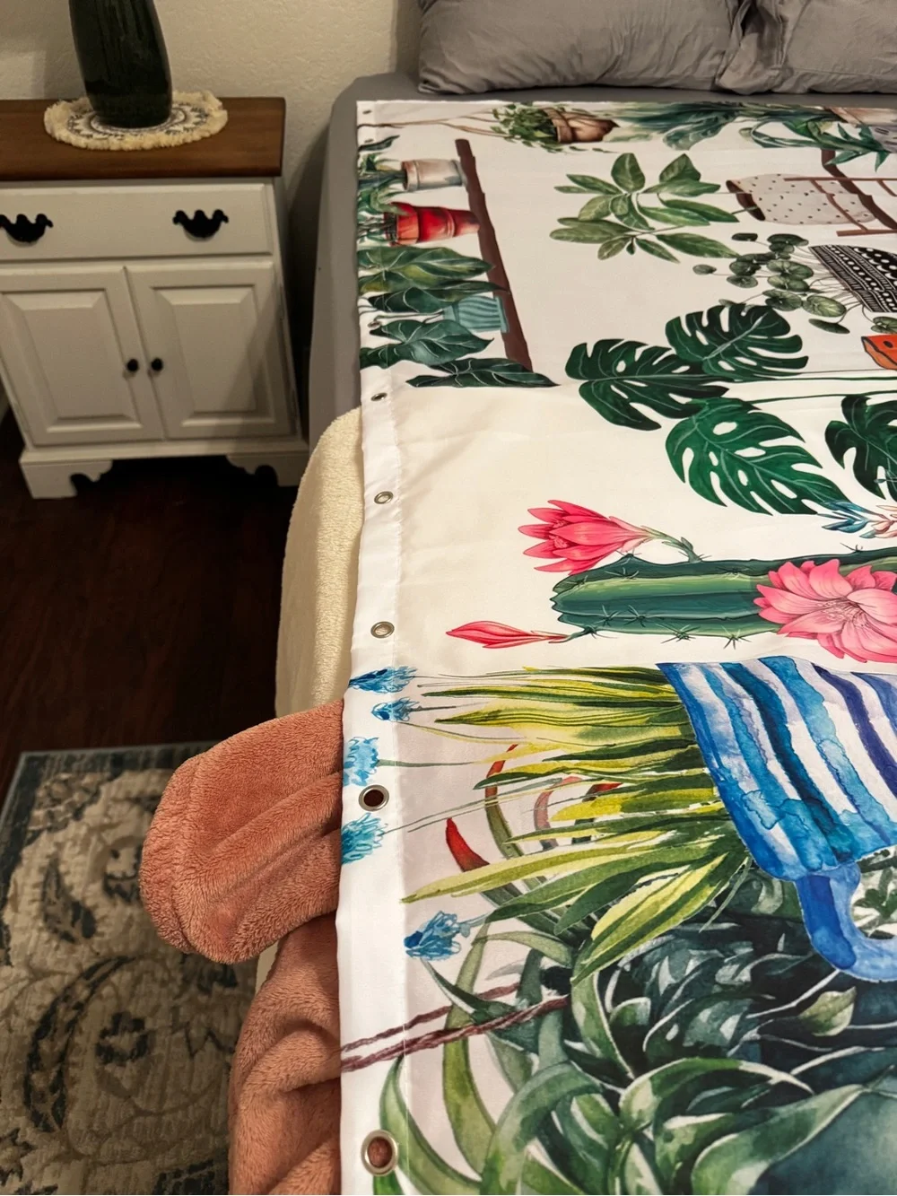 Botanical Print shower curtain in White and Green - Unbranded